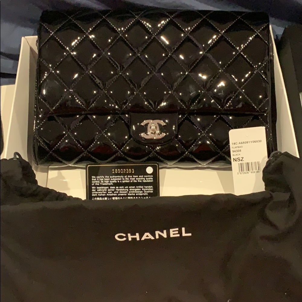 AuthenticChanel black Flapbag